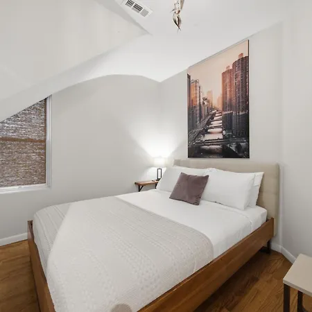 Wicker Park 1-br Walk To Train & Grocery Easy Downtown Access Apartment Chicago