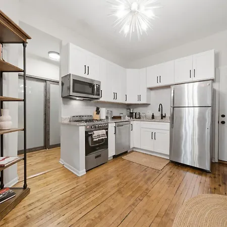 Wicker Park 1-br Walk To Train & Grocery Easy Downtown Access *