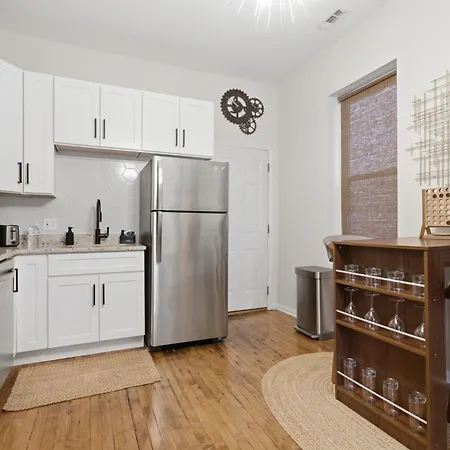Wicker Park 1-br Walk To Train & Grocery Easy Downtown Access
