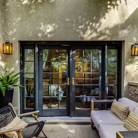 Apartment Boutique Retreat Private Patio Fire Pit Chicago