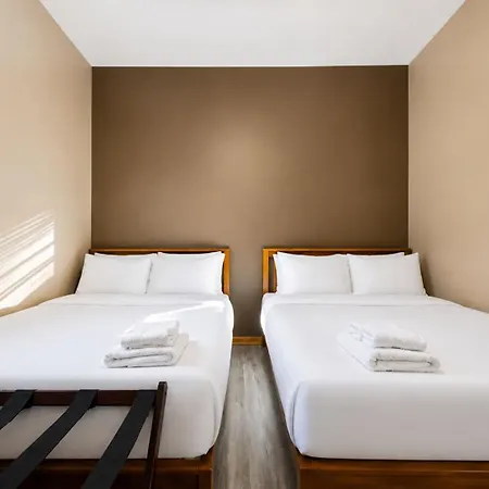 1 Free Parking Sleeps 10 Apartment