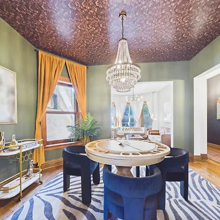 The Addison Art Deco Executive Retreat Garage Apartment Chicago