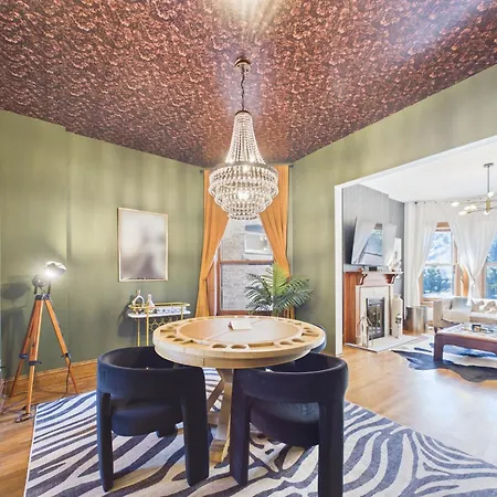 The Addison Art Deco Executive Retreat Garage * Chicago