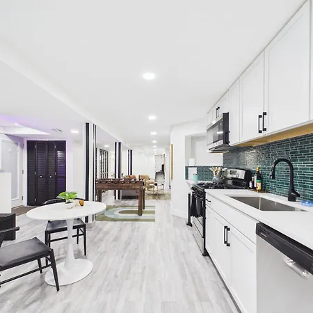 Addison Art Deco Flat *