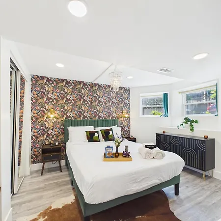 Addison Art Deco Flat
