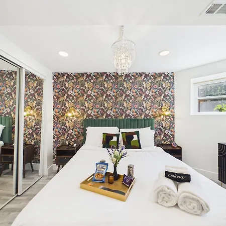 Addison Art Deco Flat Apartment