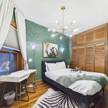 The Addison Art Deco Executive Retreat Garage Apartment *