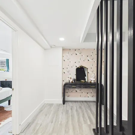 Addison Art Deco Flat Apartment *