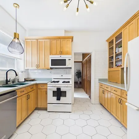 The Addison Art Deco Executive Retreat Garage Apartment Chicago