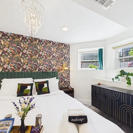 Addison Art Deco Flat