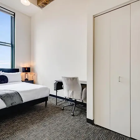 West Loop - Views With In & Out Parking 4 *