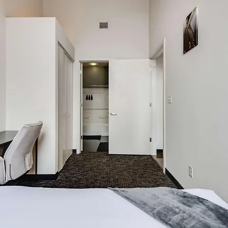 West Loop - Views With In & Out Parking 4 Apartment *