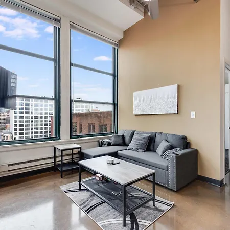 West Loop - Views With In & Out Parking 6 Apartment Chicago