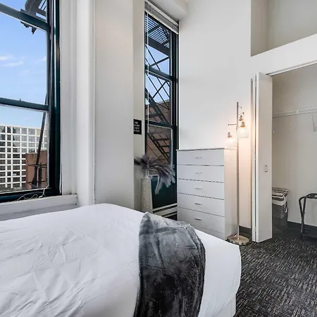 West Loop - Views With In & Out Parking 6 *