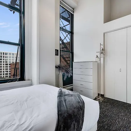 West Loop - Views With In & Out Parking 6 *