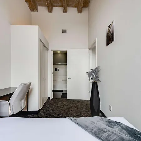 West Loop - Views With In & Out Parking 4 *