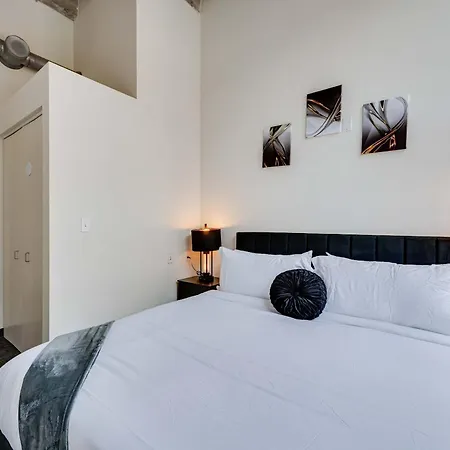 West Loop - Views With In & Out Parking 3 *