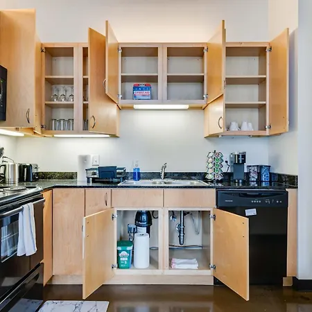 West Loop - Views With In & Out Parking 3 *