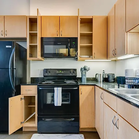 West Loop - Views With In & Out Parking 3 Apartment *