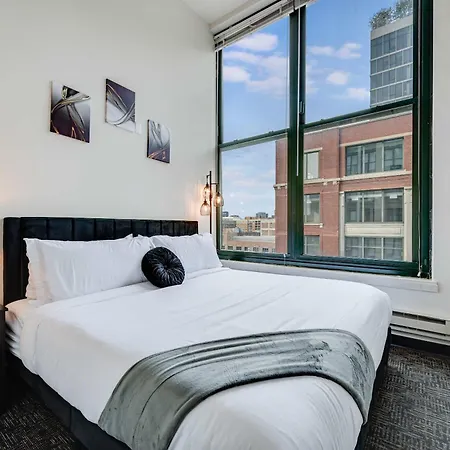 West Loop - Views With In & Out Parking 3 *