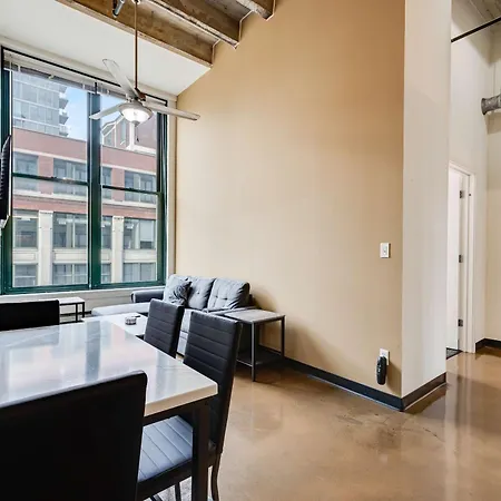 West Loop - Views With In & Out Parking 3 Apartment *