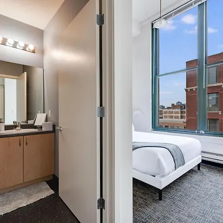 West Loop - Views With In & Out Parking 3 Apartment Chicago