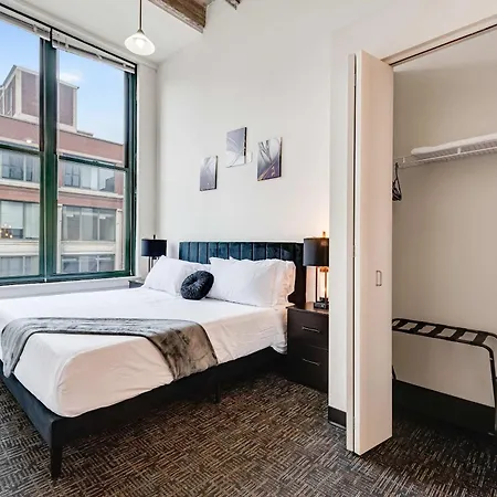 West Loop - Views With In & Out Parking 3 *