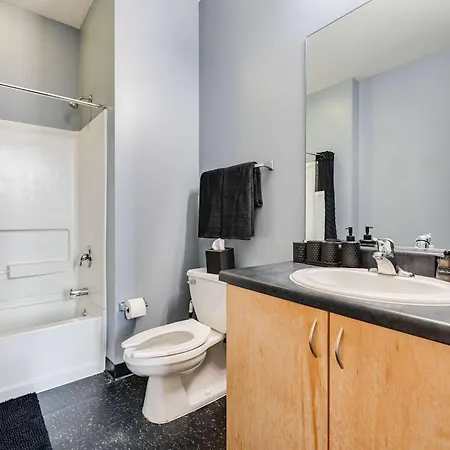West Loop - Views With In & Out Parking 4 Apartment *