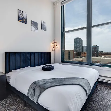 West Loop - Views With In & Out Parking 1 Apartment *