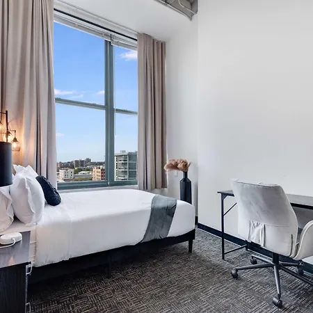 West Loop - Views With In & Out Parking 1 Apartment *