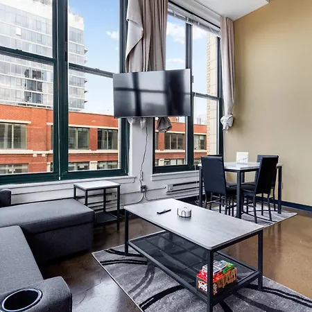West Loop - Views With In & Out Parking 1 Apartment *