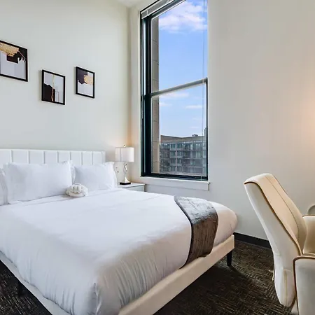 West Loop - Views With In & Out Parking 5 Apartment Chicago