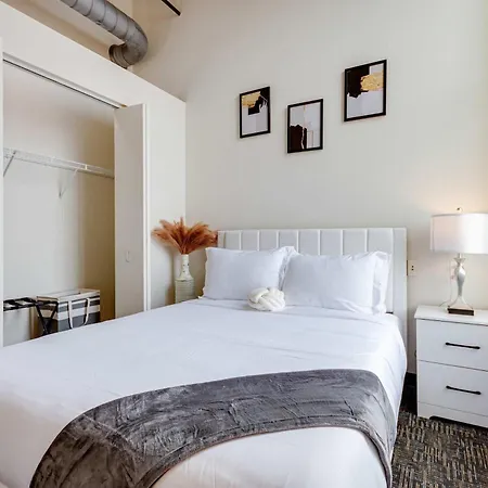 West Loop - Views With In & Out Parking 5 * Chicago