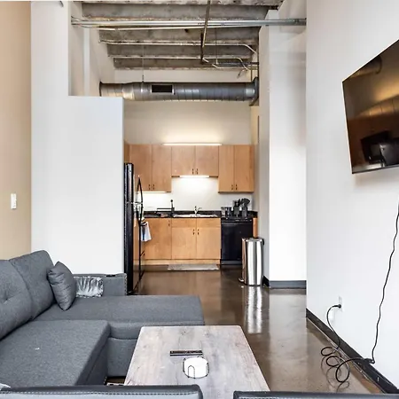 West Loop - Views With In & Out Parking 2 Apartment *