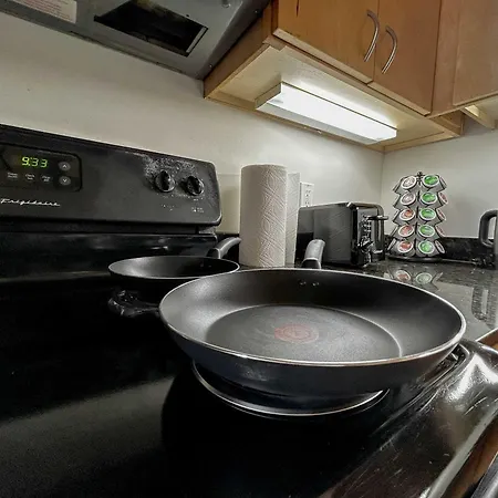 West Loop - Views With In & Out Parking 2 Apartment *