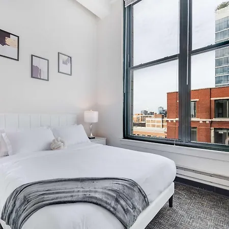 West Loop - Views With In & Out Parking 2 Apartment *