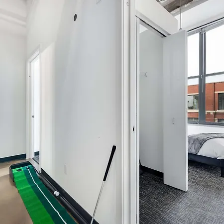 Apartment West Loop - Views With In & Out Parking 2