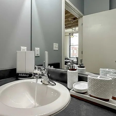 West Loop - Views With In & Out Parking 4 *