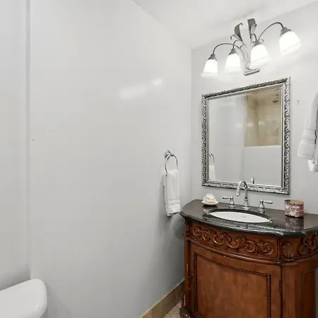 Amazing Wicker Park Penthouse With Skyline Views *