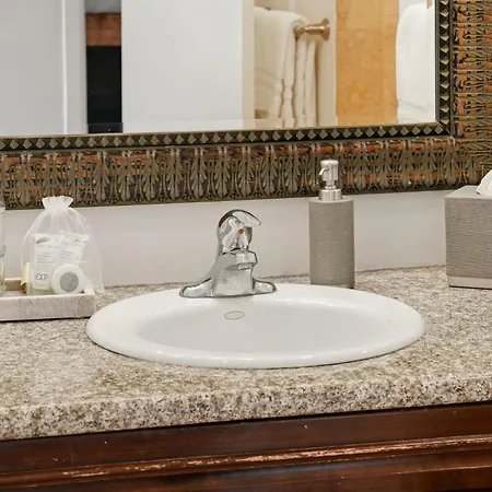 Amazing Wicker Park Penthouse With Skyline Views *