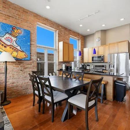 Amazing Wicker Park Penthouse With Skyline Views