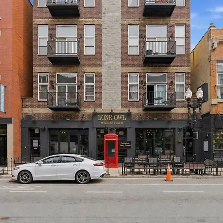 Amazing Wicker Park Penthouse With Skyline Views *