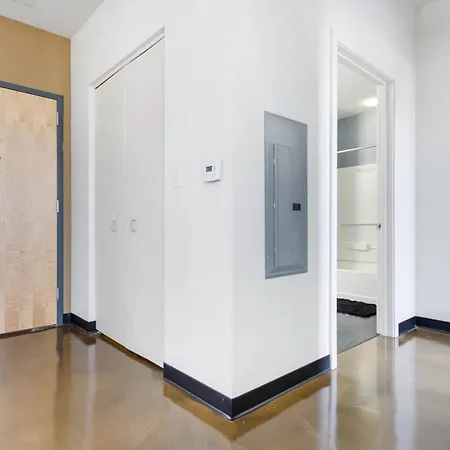 West Loop - Views With In & Out Parking 2 Apartment *