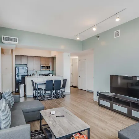 Apartment Downtown With Free In & Out Parking 6 *