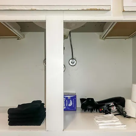 Apartment Downtown With Free In & Out Parking 6