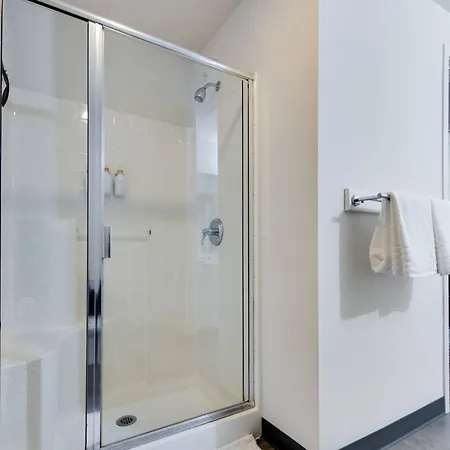 Apartment Downtown With Free In & Out Parking 4 *