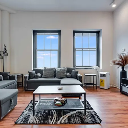 Apartment Downtown With Free In & Out Parking 4 Chicago