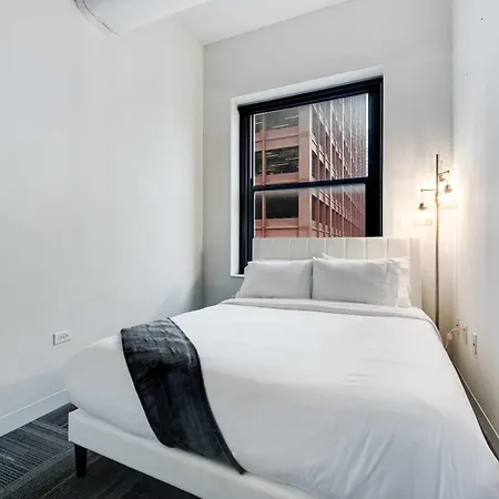 Apartment Downtown With Free In & Out Parking 4 *