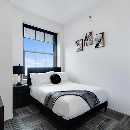 Apartment Downtown With Free In & Out Parking 4 Chicago