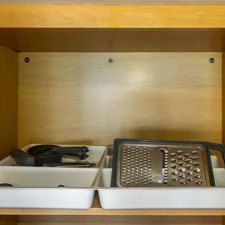 Apartment Downtown With Free In & Out Parking 3 *